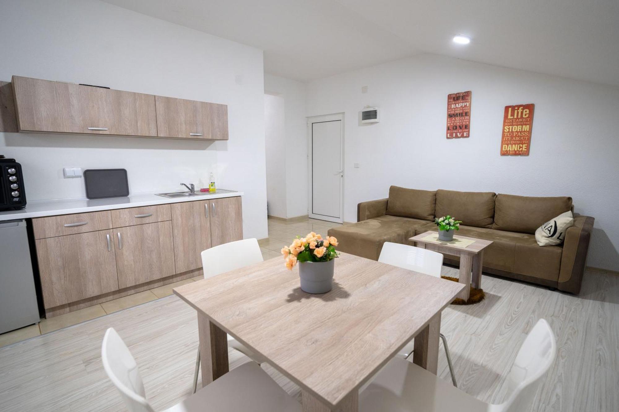 Luna Apartments Gewgelija Zewnętrze zdjęcie