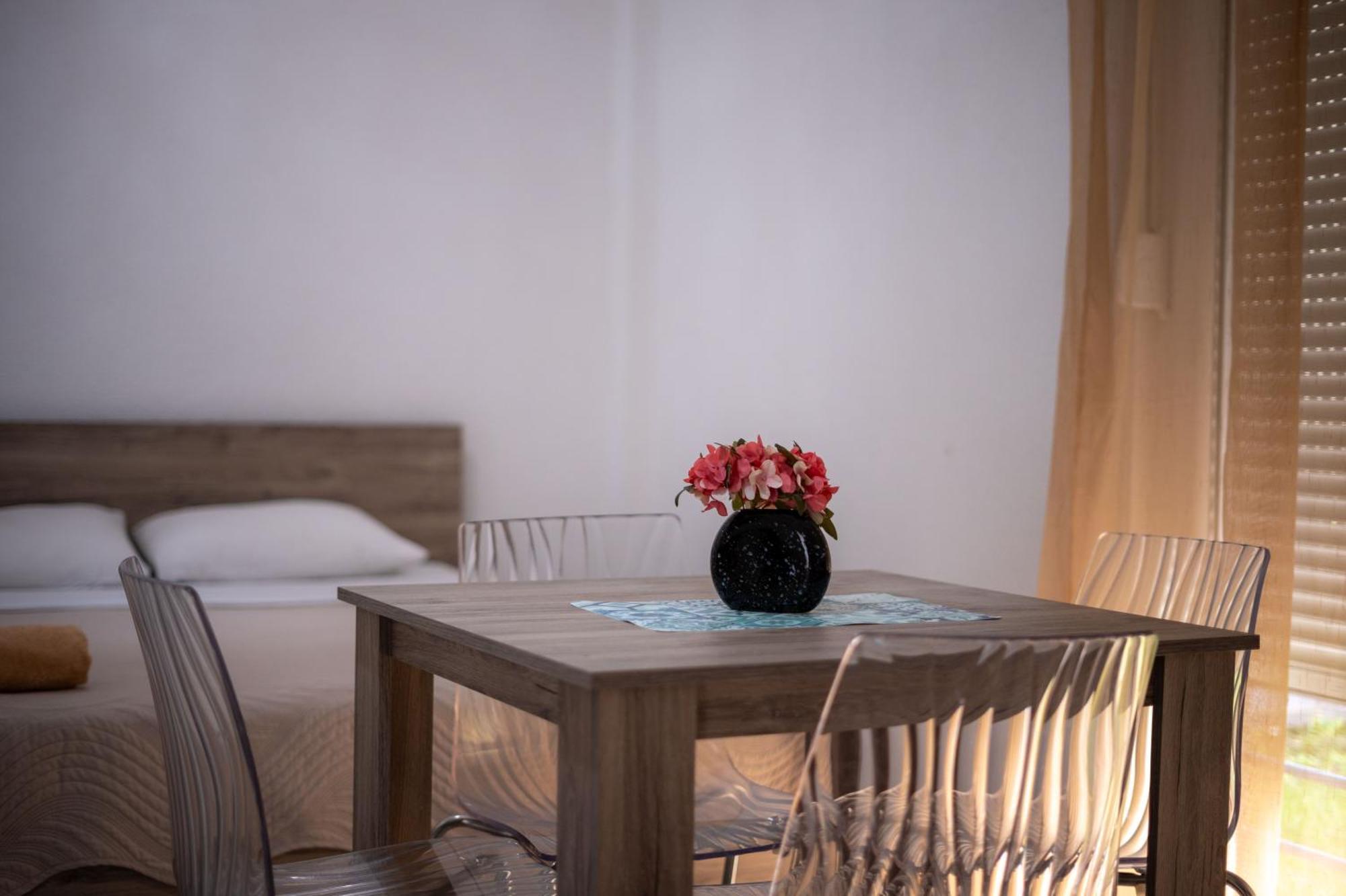 Luna Apartments Gewgelija Zewnętrze zdjęcie