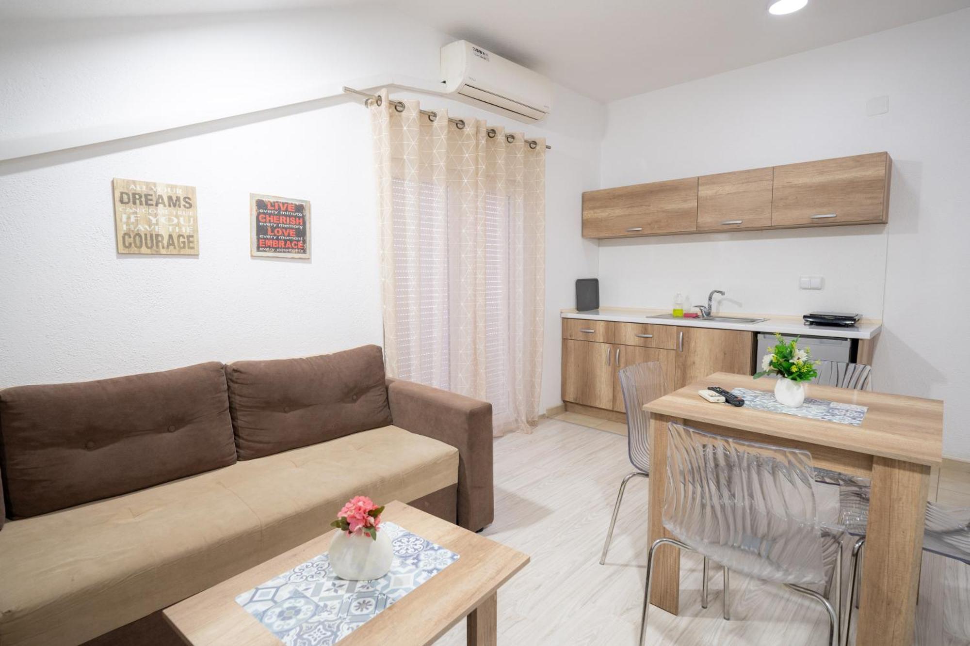 Luna Apartments Gewgelija Zewnętrze zdjęcie