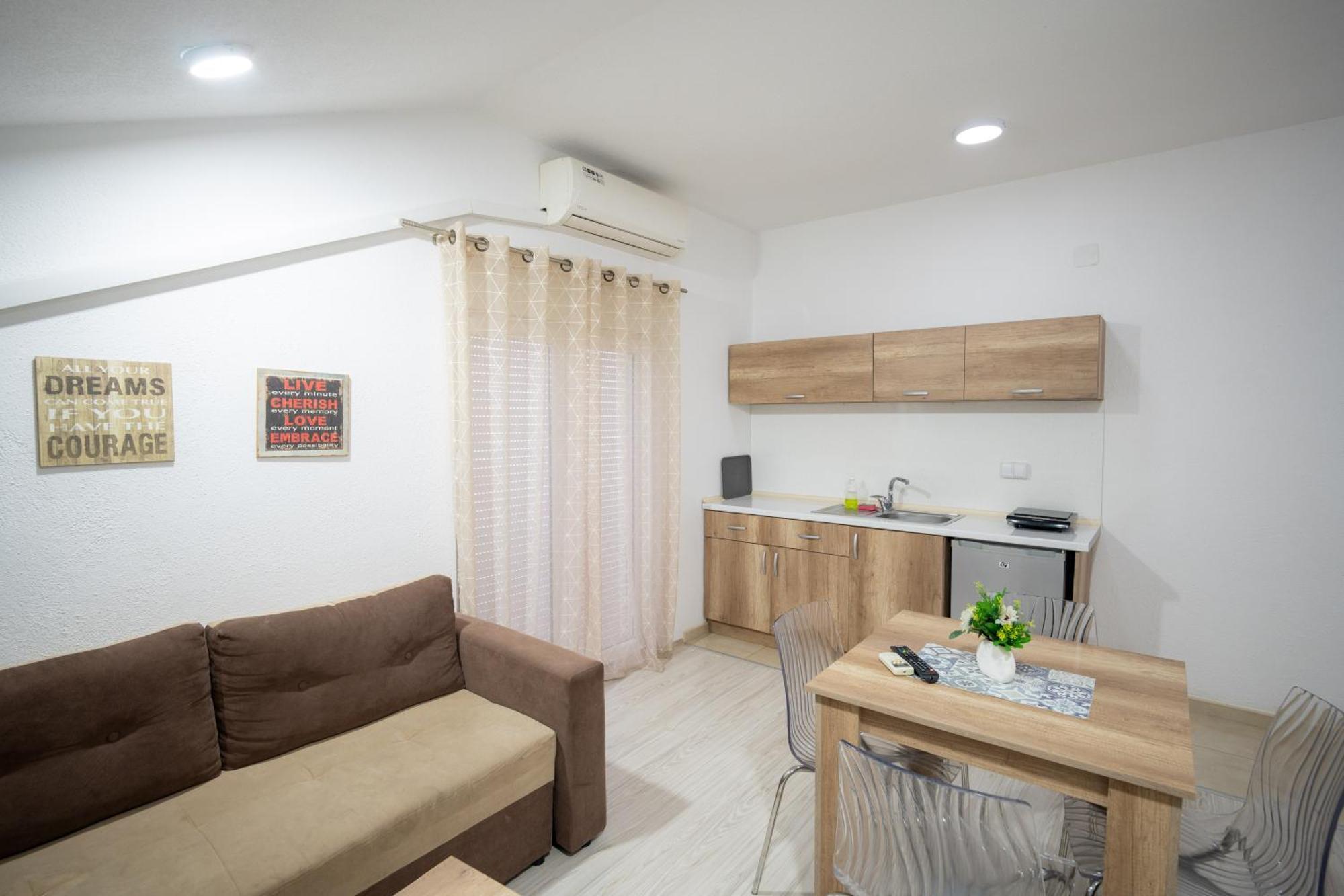 Luna Apartments Gewgelija Zewnętrze zdjęcie